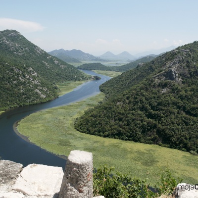 Rijeka Crnojevića - punkt widokowy, który trwa przez kilkanaście kilomentów