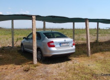 Ulcinj - Velika Plaža - szeroka, piaszczysta plaża w Czarnogórze - parking z zadaszeniem przy plaży